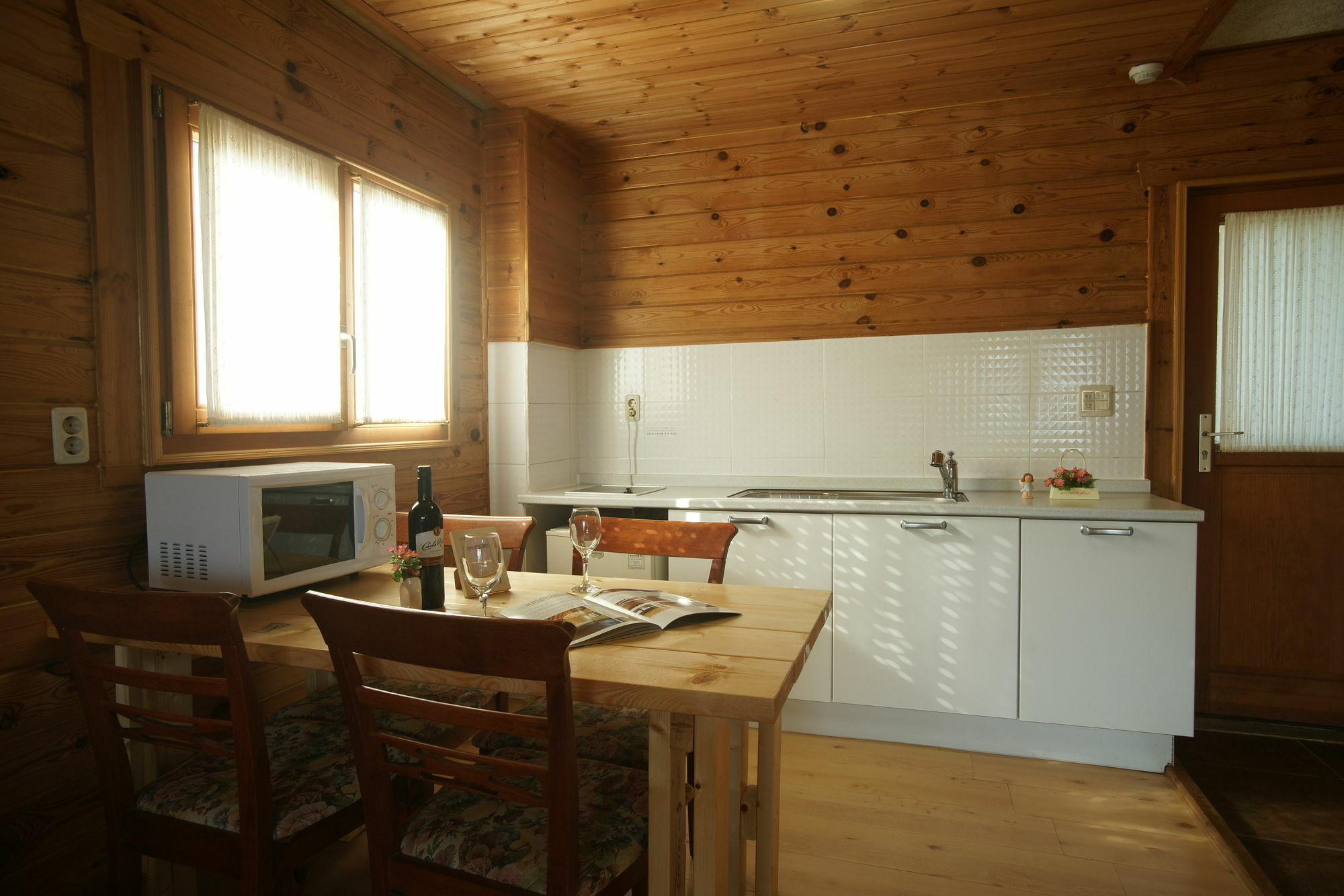 Вилла Sunny Day Jeju Согвипхо Экстерьер фото